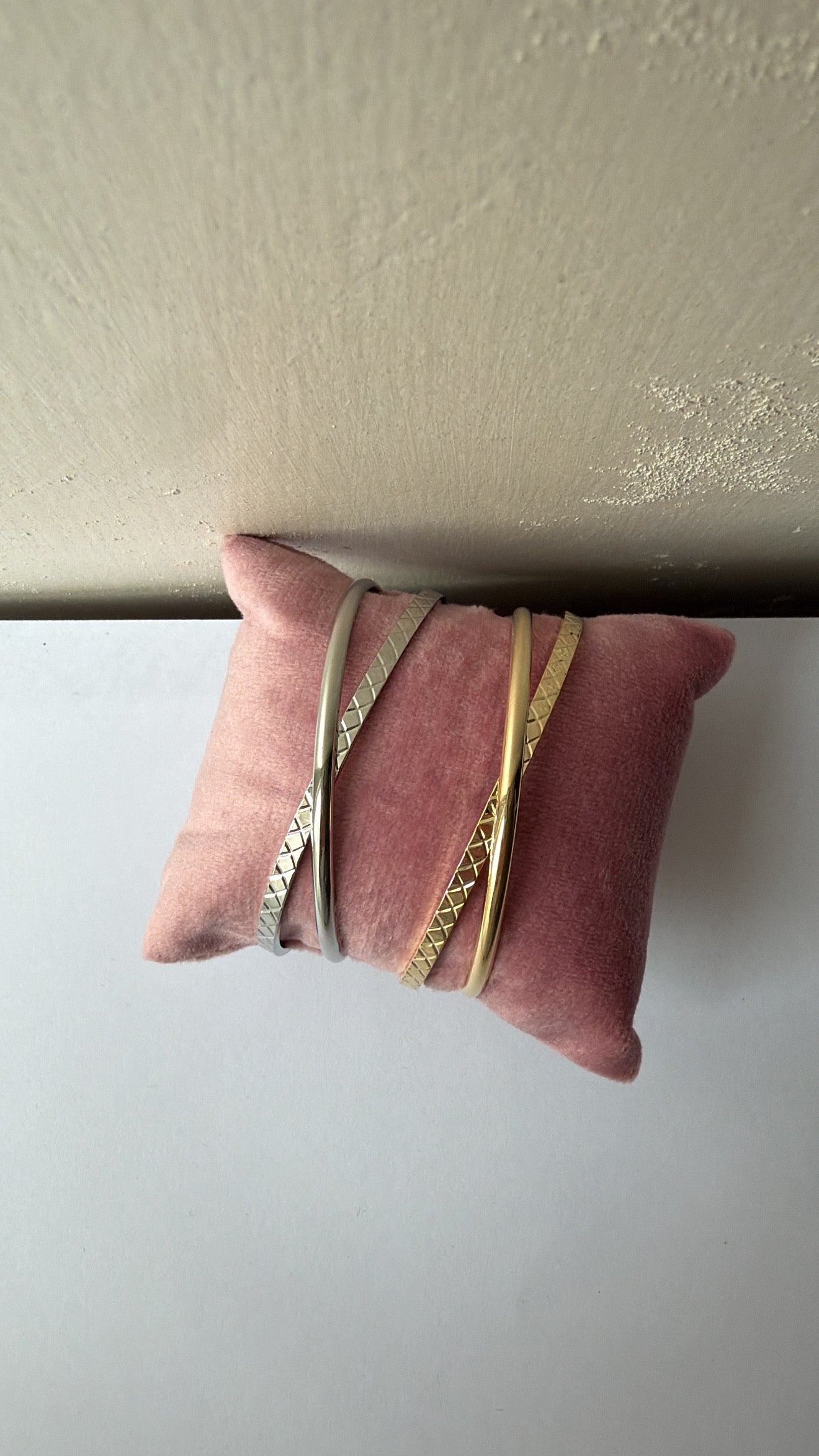 Bracciale rigido abbraccio