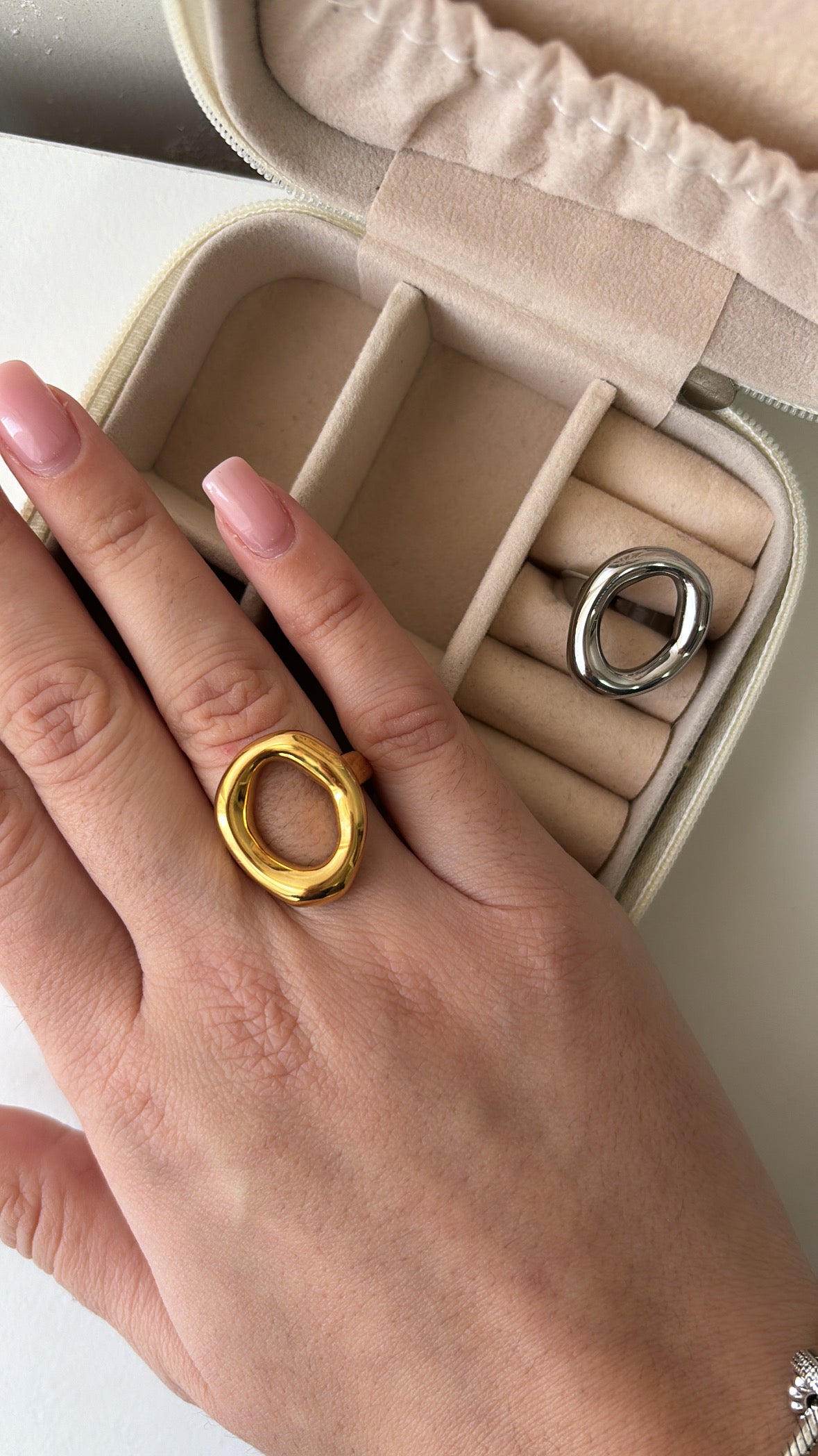 Anello ovale