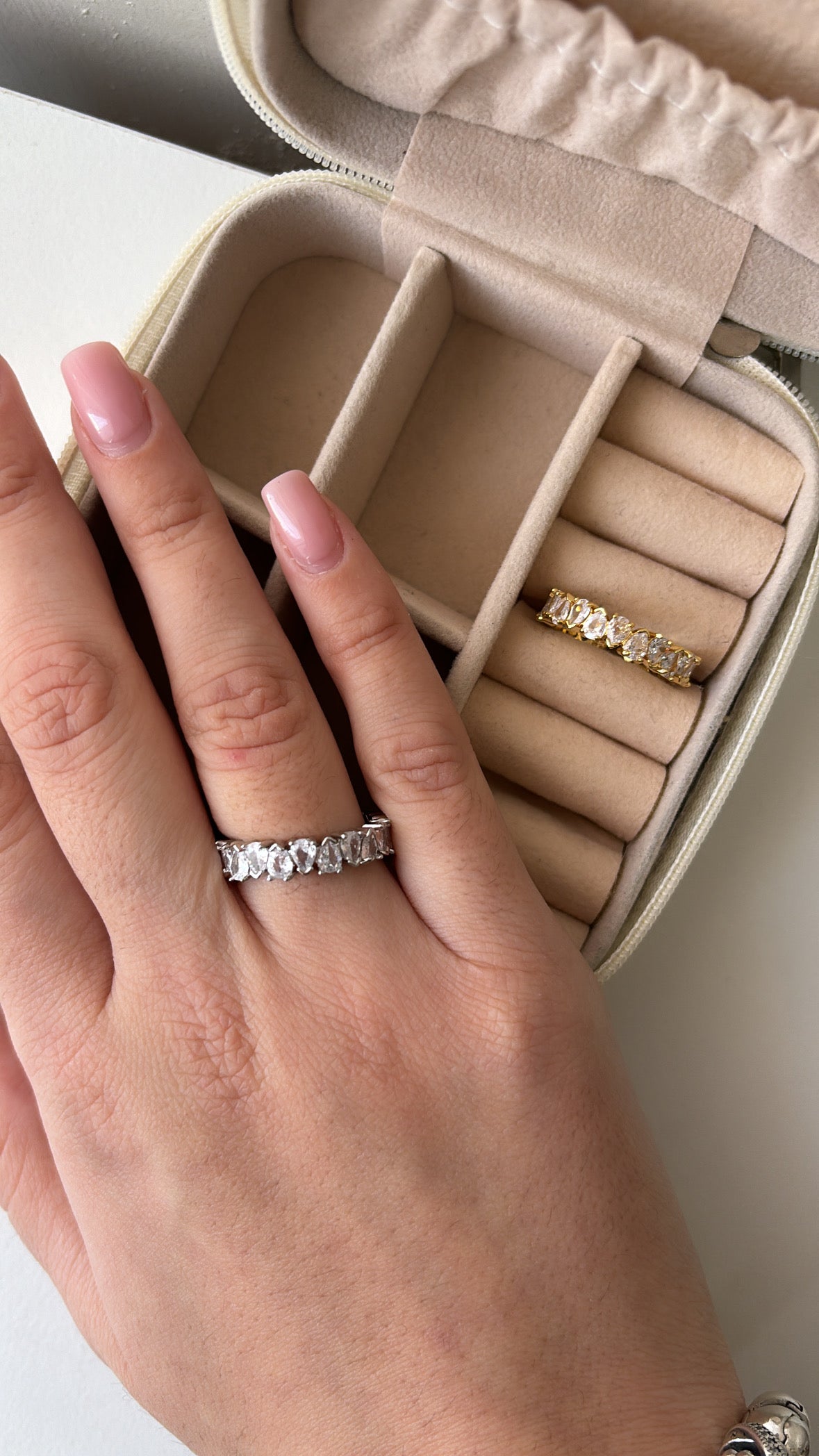 Anello veretta a goccia