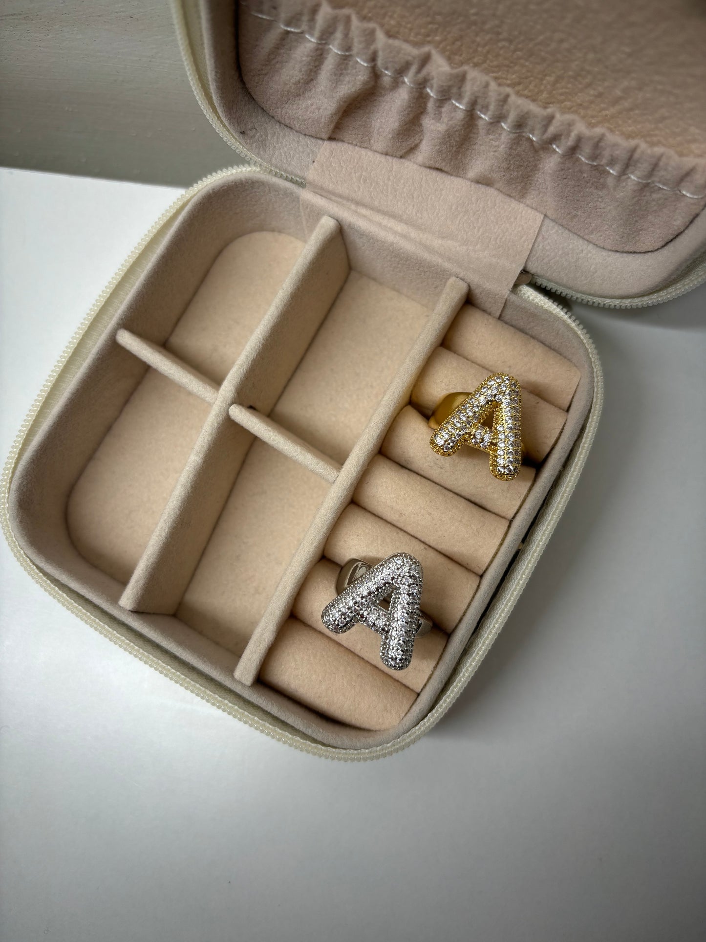 Anello lettera