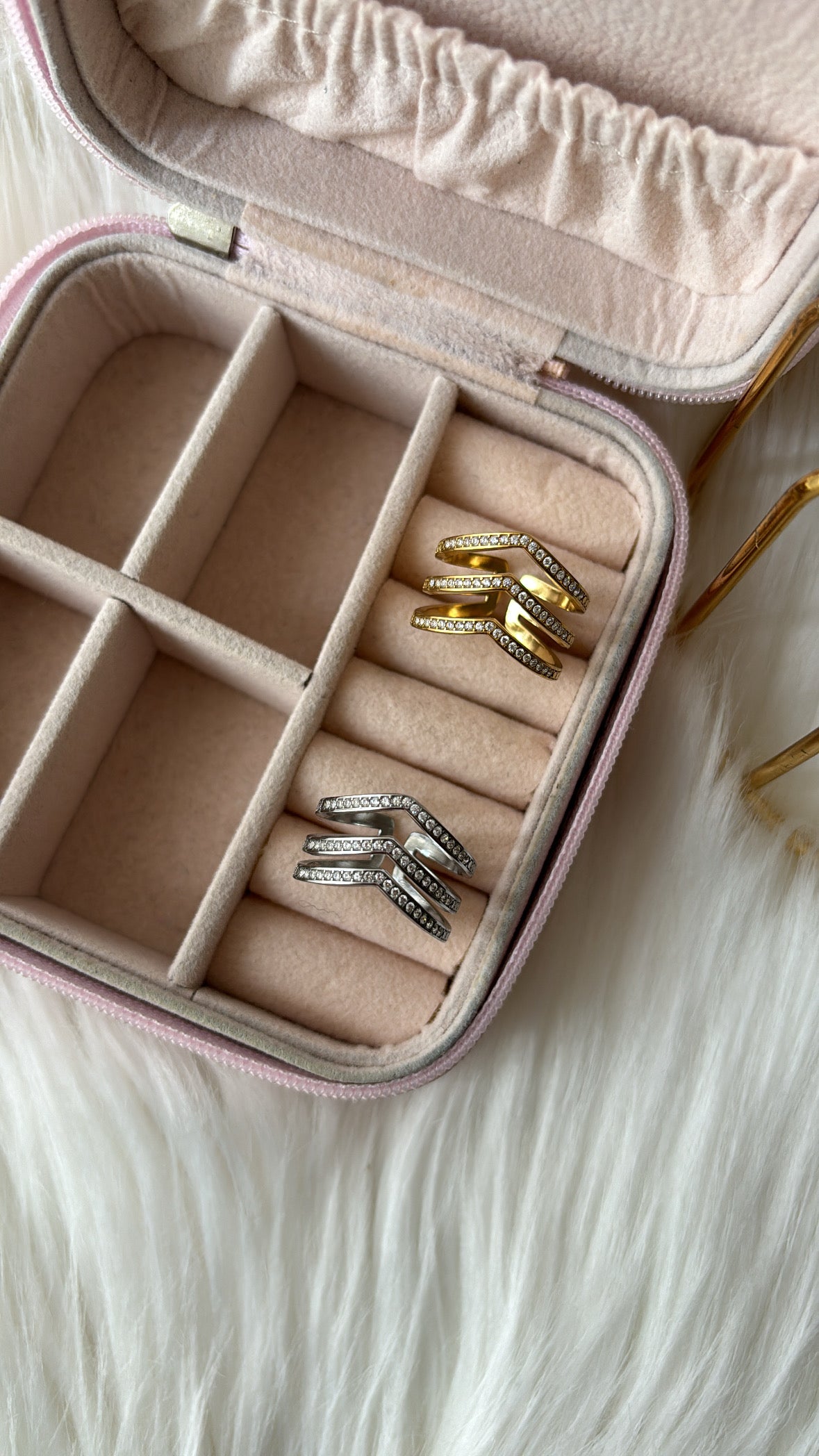 Anello double V luxury