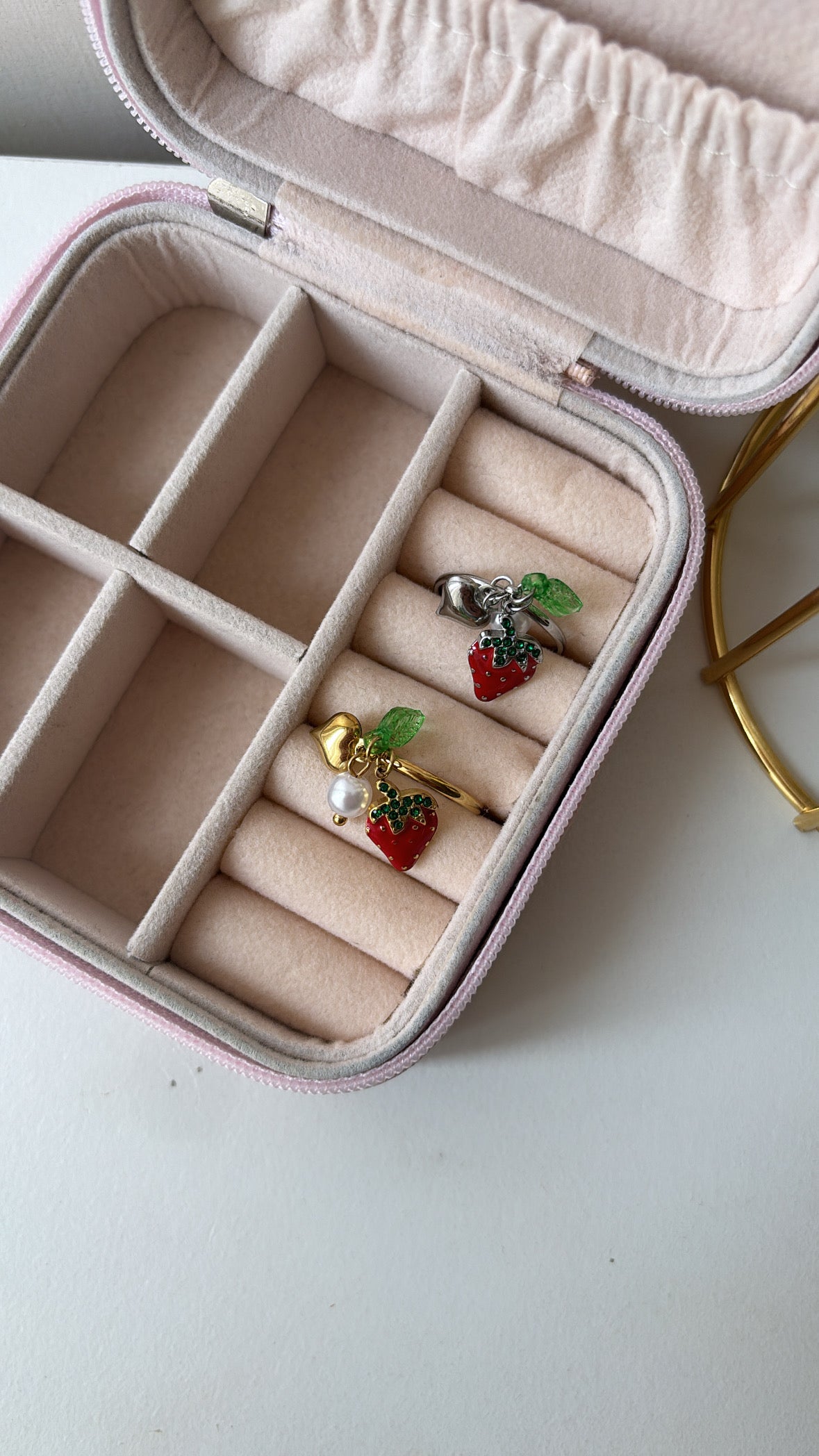 Anello fragolina con sonaglio