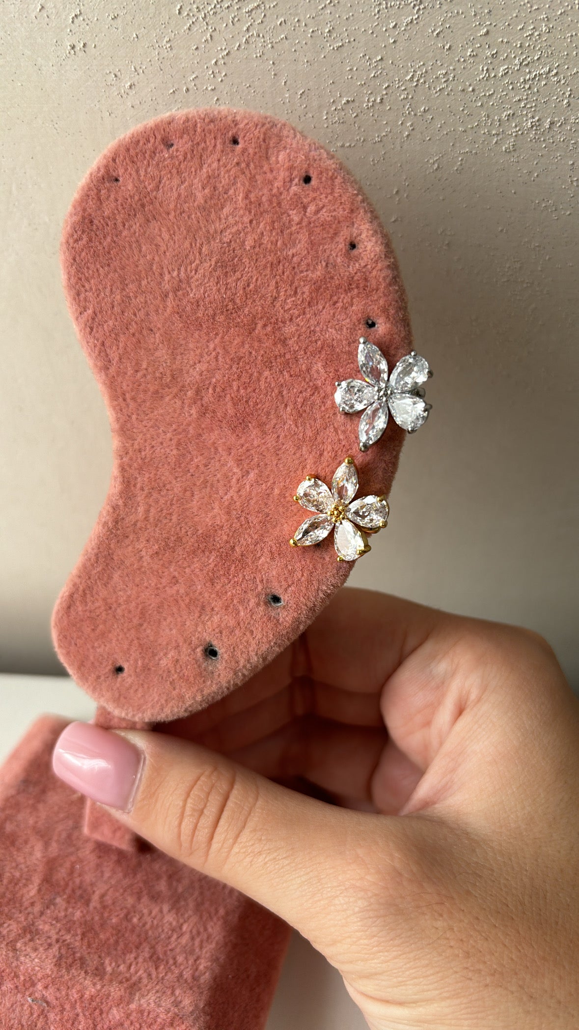 Earcuff camelia