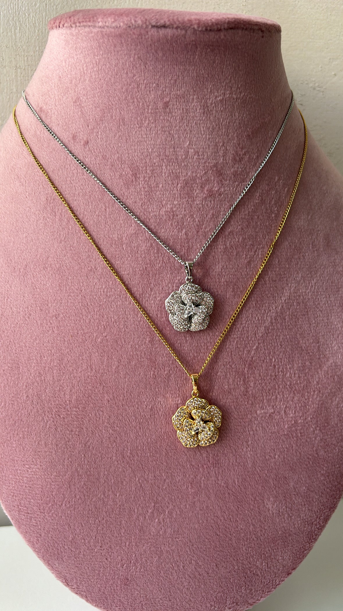 Collana camelia