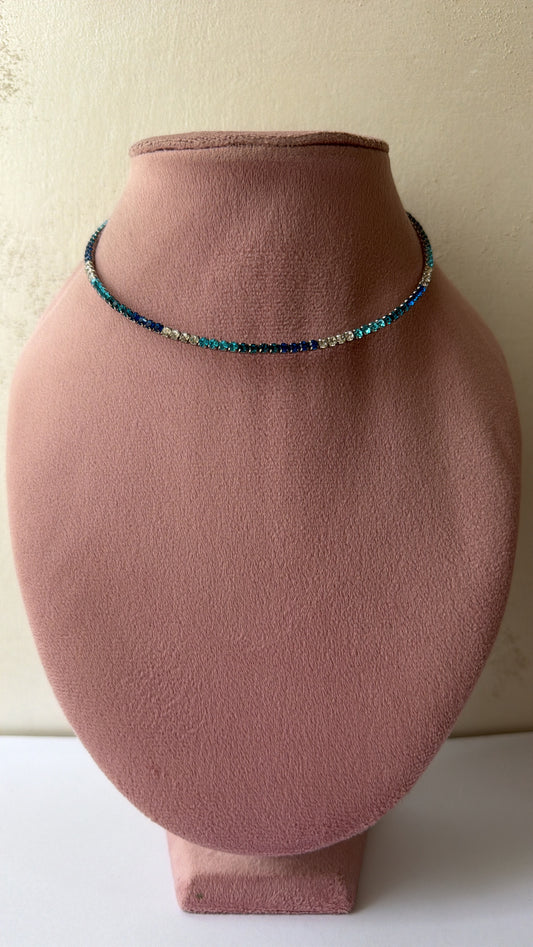 Collana semi rigida azzurra