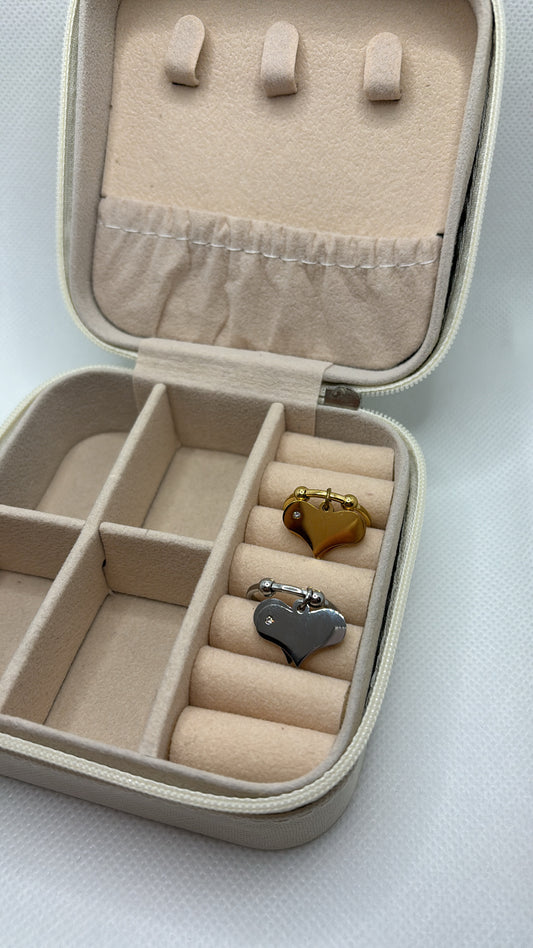Anello cuori pendenti