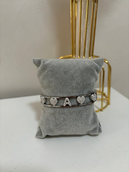 Bracciale rigido iniziale