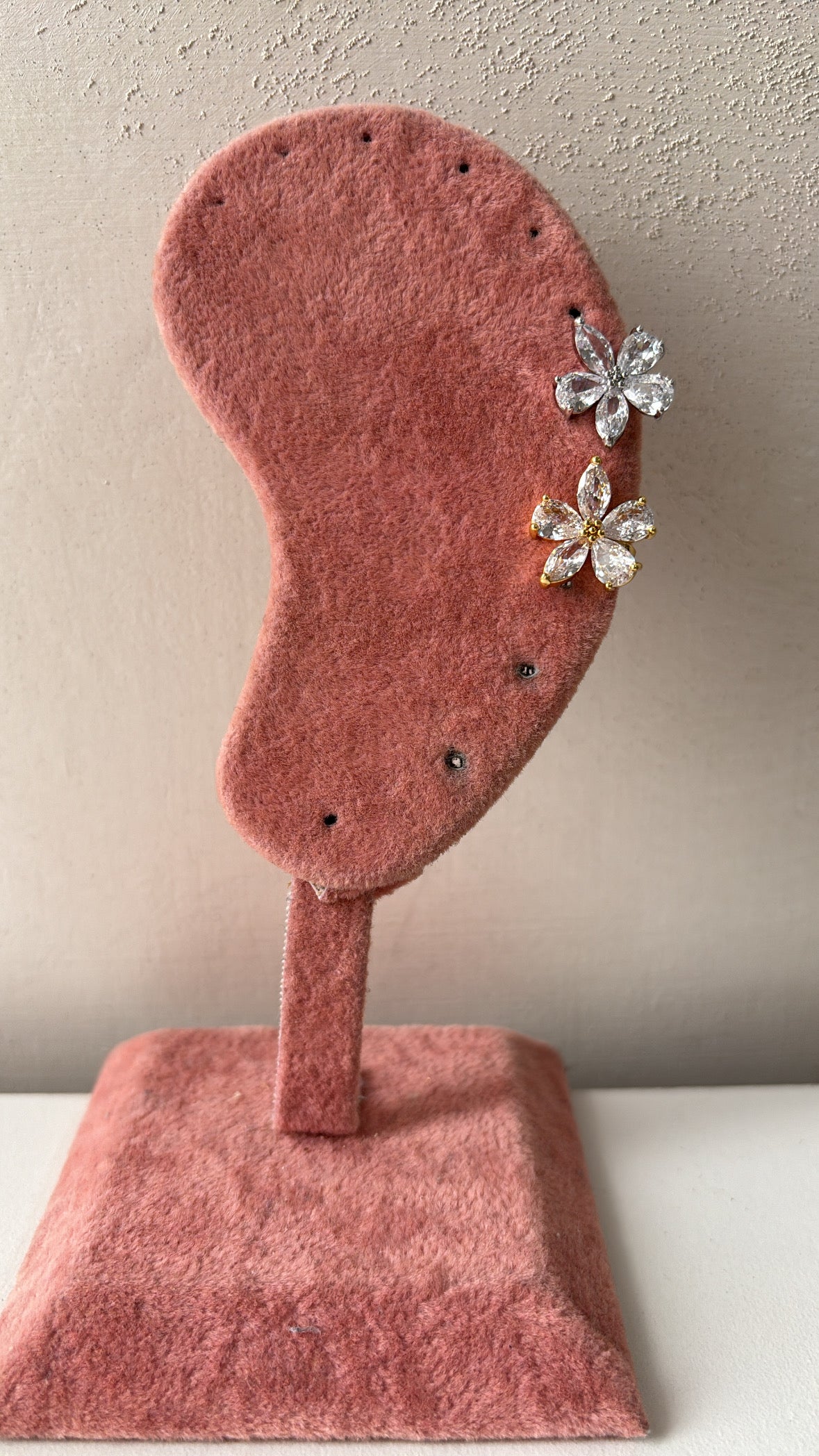 Earcuff camelia