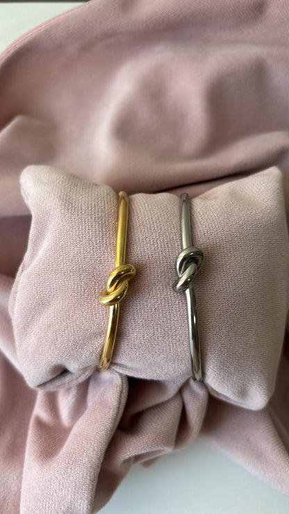 Bracciale rigido nodo
