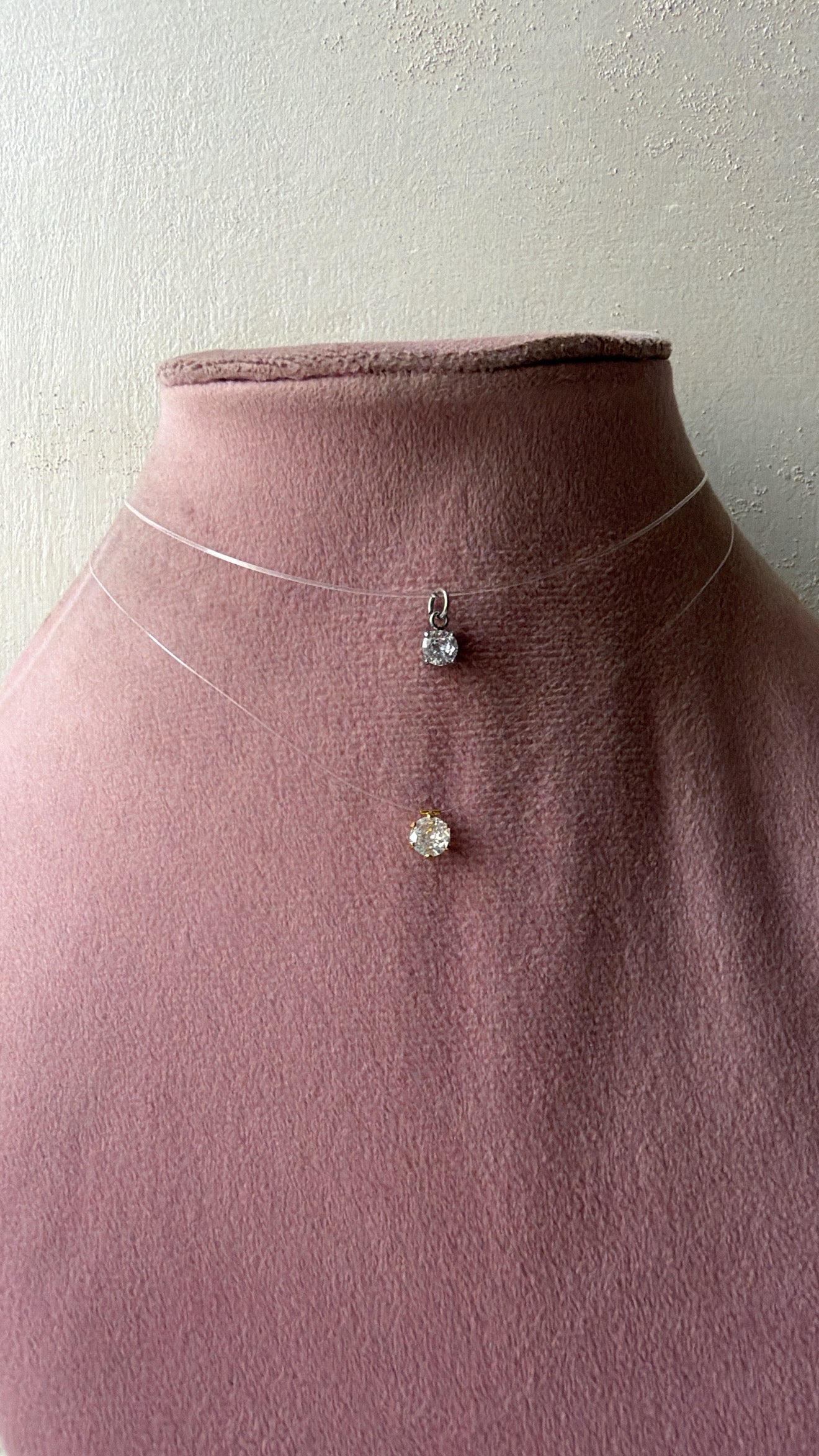 Collana invisibile